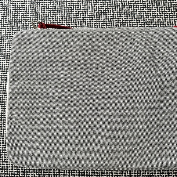 incase Terra Collection Sleeve Cream White and Fiery Red - Picture 8 of 13